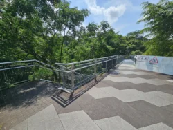 Alexandra Garden Trail 2939033075