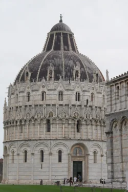 Pisa battistero di san giovanni dslr (2)