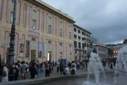 Genoa piazza de ferrari dslr (6)