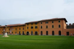 Pisa pisa dslr (1)