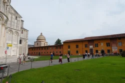 Pisa pisa dslr (2)
