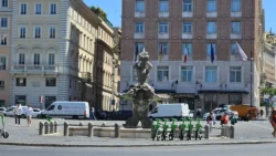 Fontana del Tritone fontana del tritone (8)