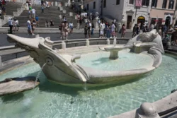 fontana della barcaccia dslr (1)