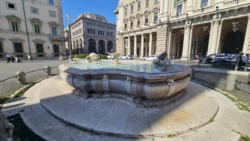 Column of Marcus Aurelius fontana in piazza colonna (3)